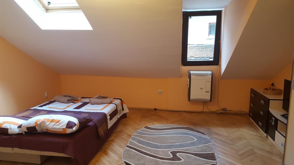 Studio Piata Sfatului - Braşov Buitenkant foto