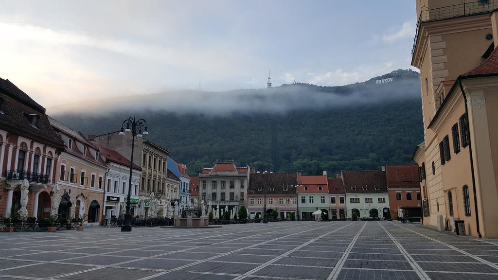 Studio Piata Sfatului - Braşov Buitenkant foto